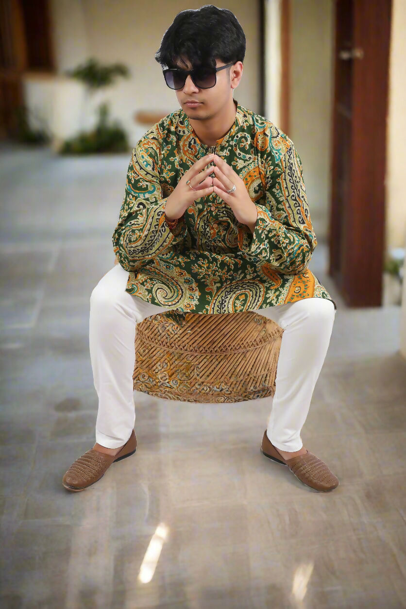 Souchii Men Green & Mustard Pure Cotton Paisley Printed Straight Kurta