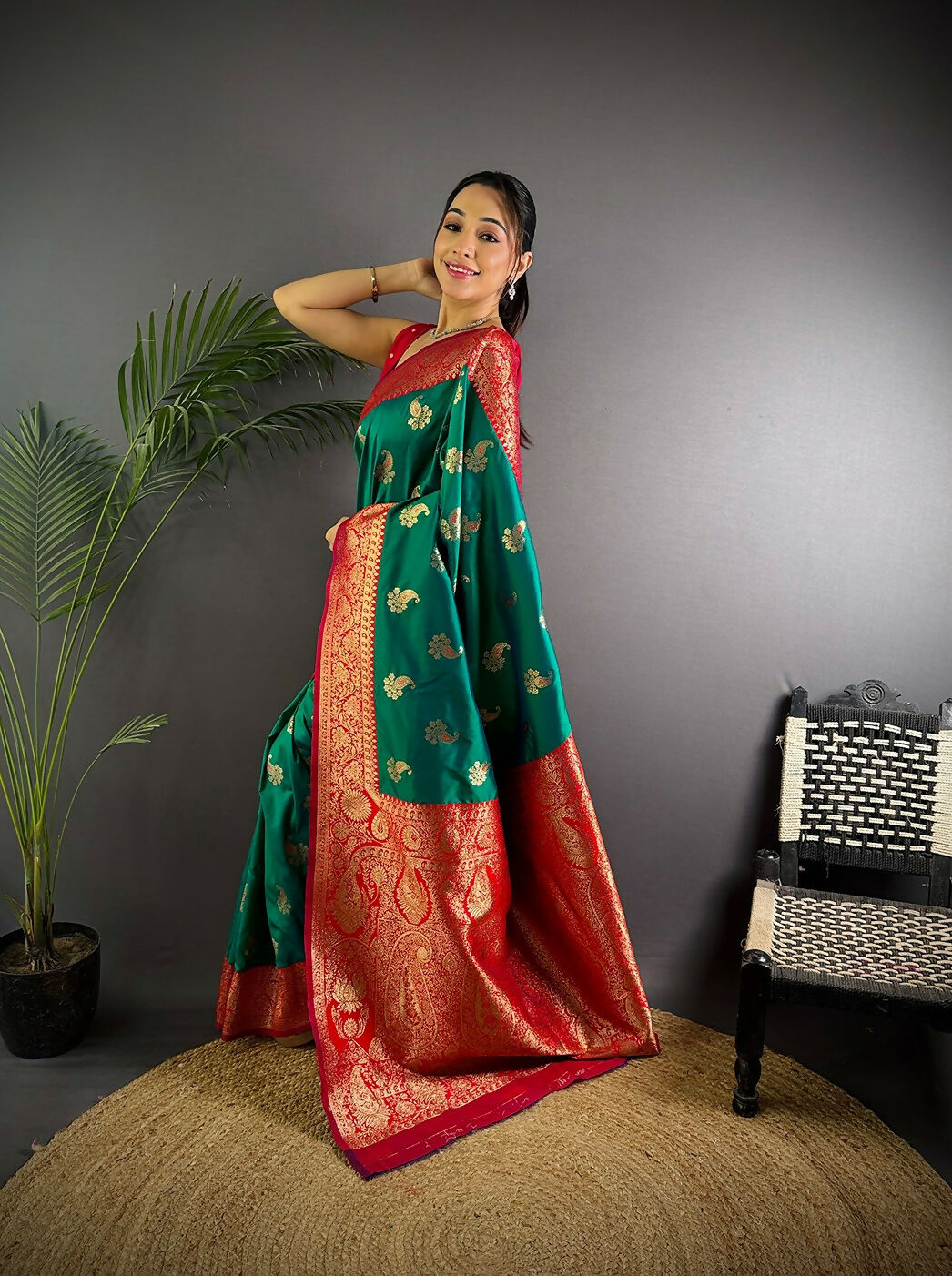 Joban Fashion Banarasi Green Woven Butti Soft Silk Saree