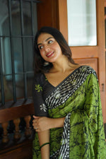 Thumbnail for Arfa Fashion House Green Combination Pure Chanderi Cotton Batik Printed Saree - Distacart