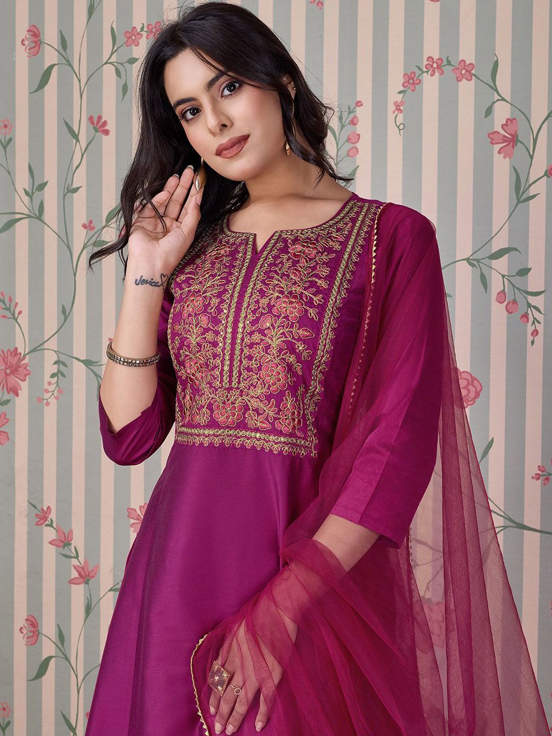 Ode by House of Pataudi Pink Ethnic Motifs Embroidered Zari Kurta With Trousers & Dupatta - Distacart