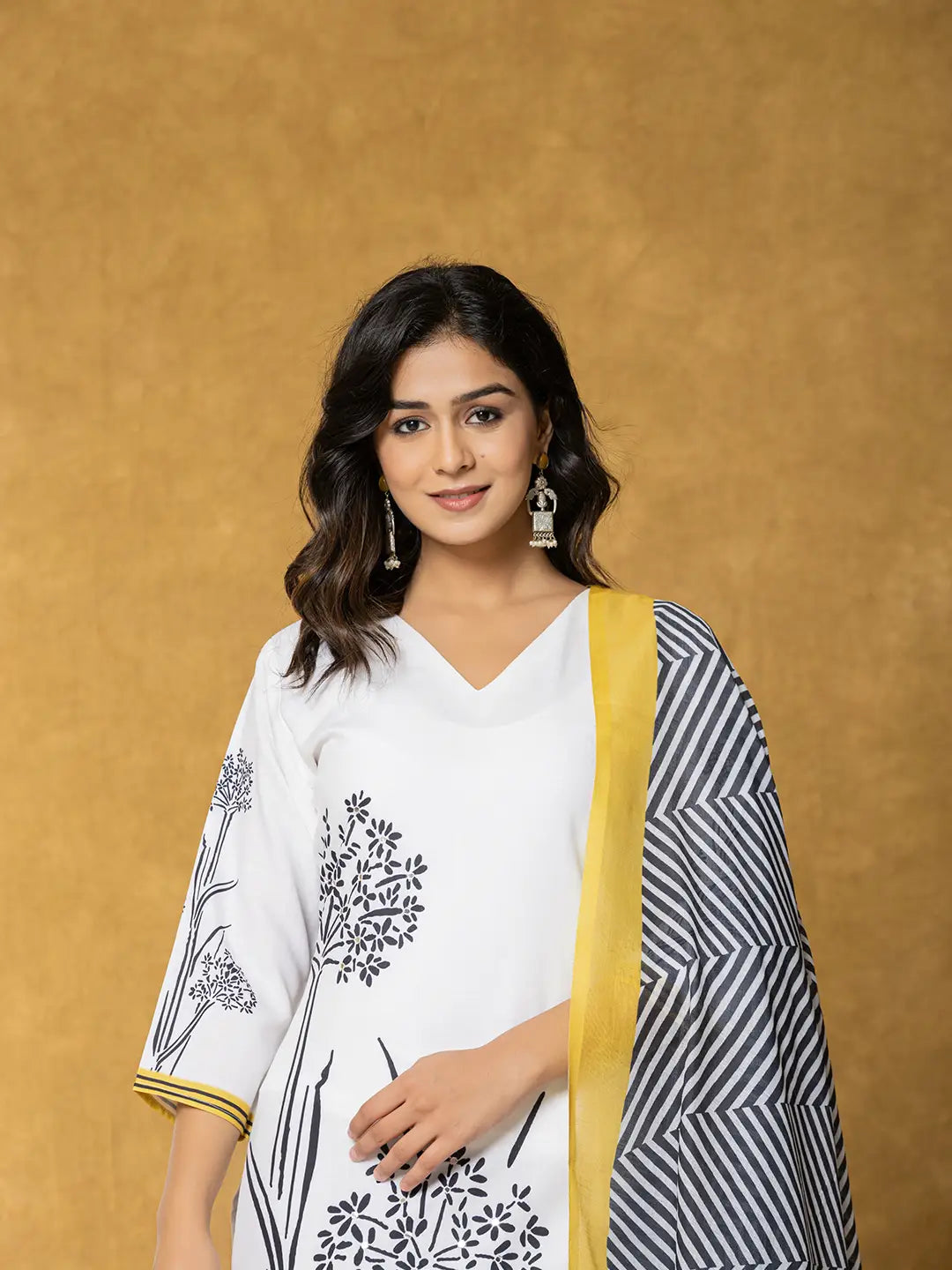 Yufta White And Black Linen Kurta Dupatta Pant Set