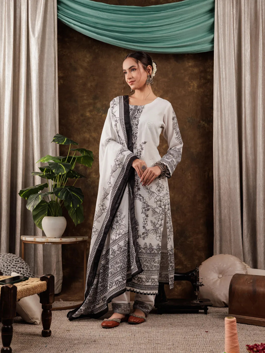 Yufta White Cotton Ethnic Motifs Straight Kurta Dupatta Pant Set - Distacart