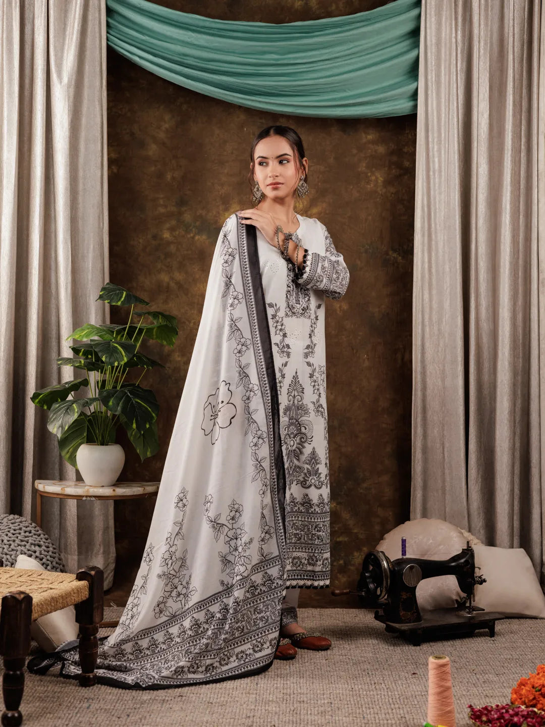 Yufta White Cotton Ethnic Motifs Straight Kurta Dupatta Pant Set - Distacart