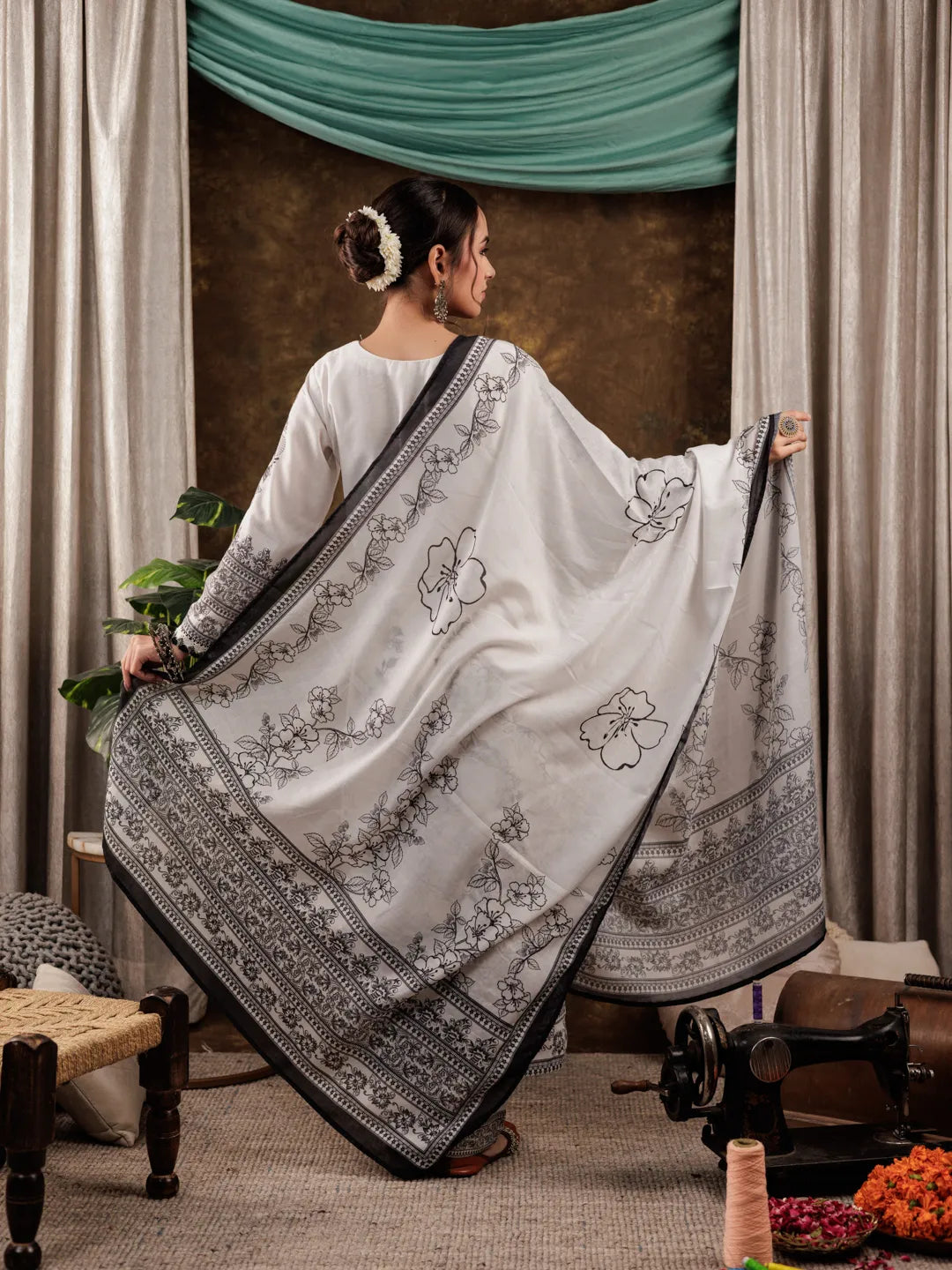 Yufta White Cotton Ethnic Motifs Straight Kurta Dupatta Pant Set