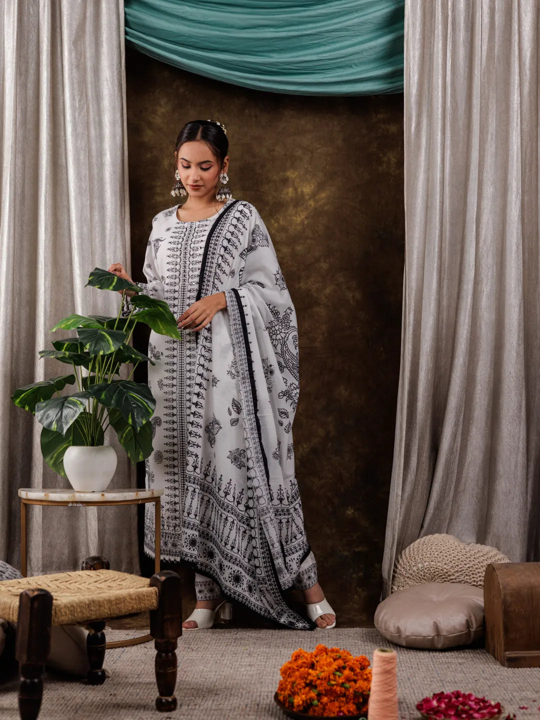 Yufta White Cotton Straight Paisley Kurta Dupatta Pant Set - Distacart