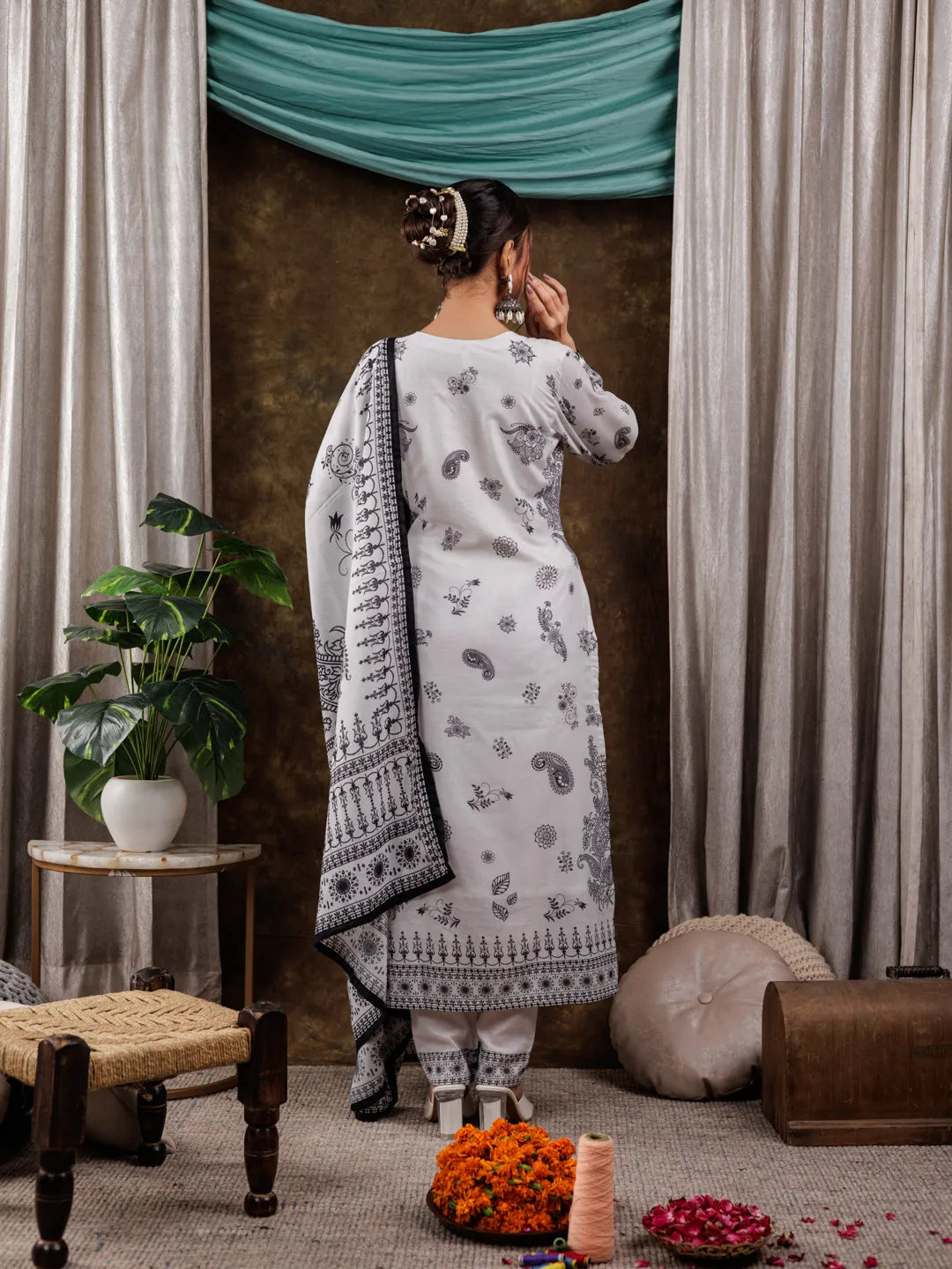 Yufta White Cotton Straight Paisley Kurta Dupatta Pant Set