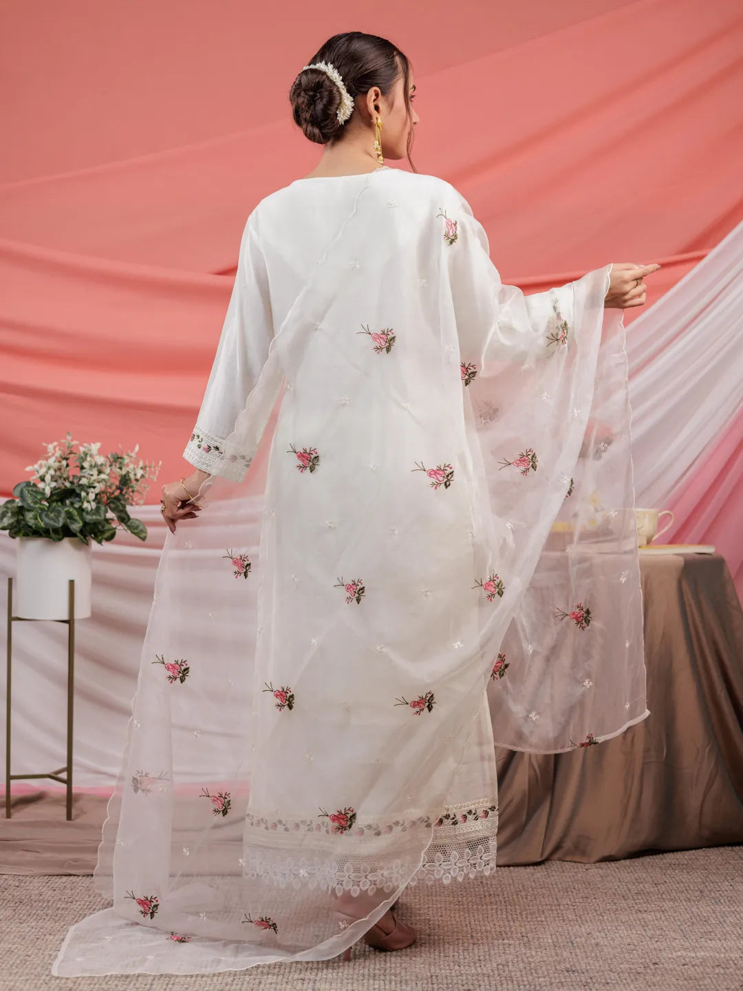Yufta White Embroidered Kurta Dupatta Pant Set