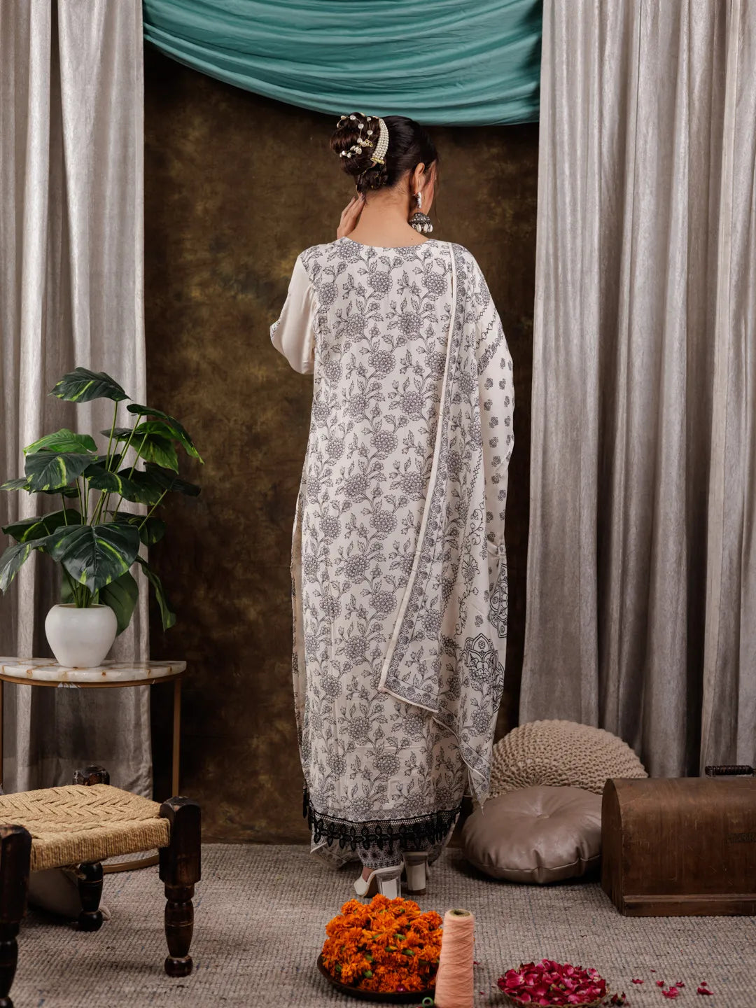 Yufta White Hand_Embroidery Silk Straight Kurta And Trouser With Dupatta Set - Distacart