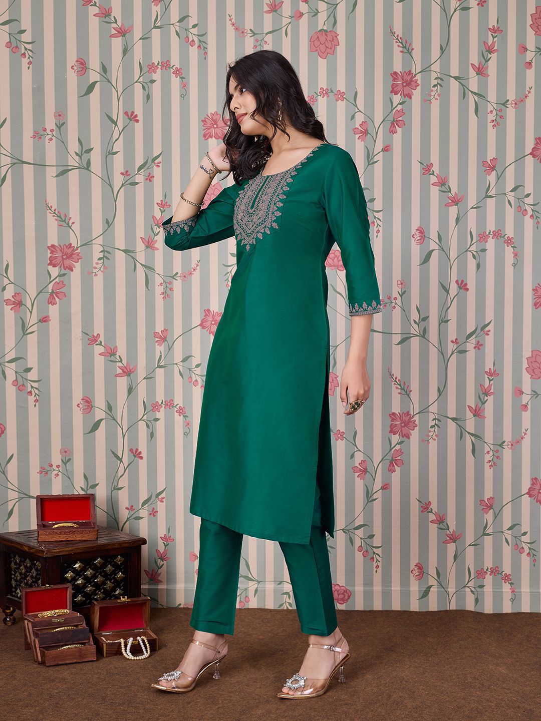 Ode by House of Pataudi Women Embroidered Straight Kurta - Distacart