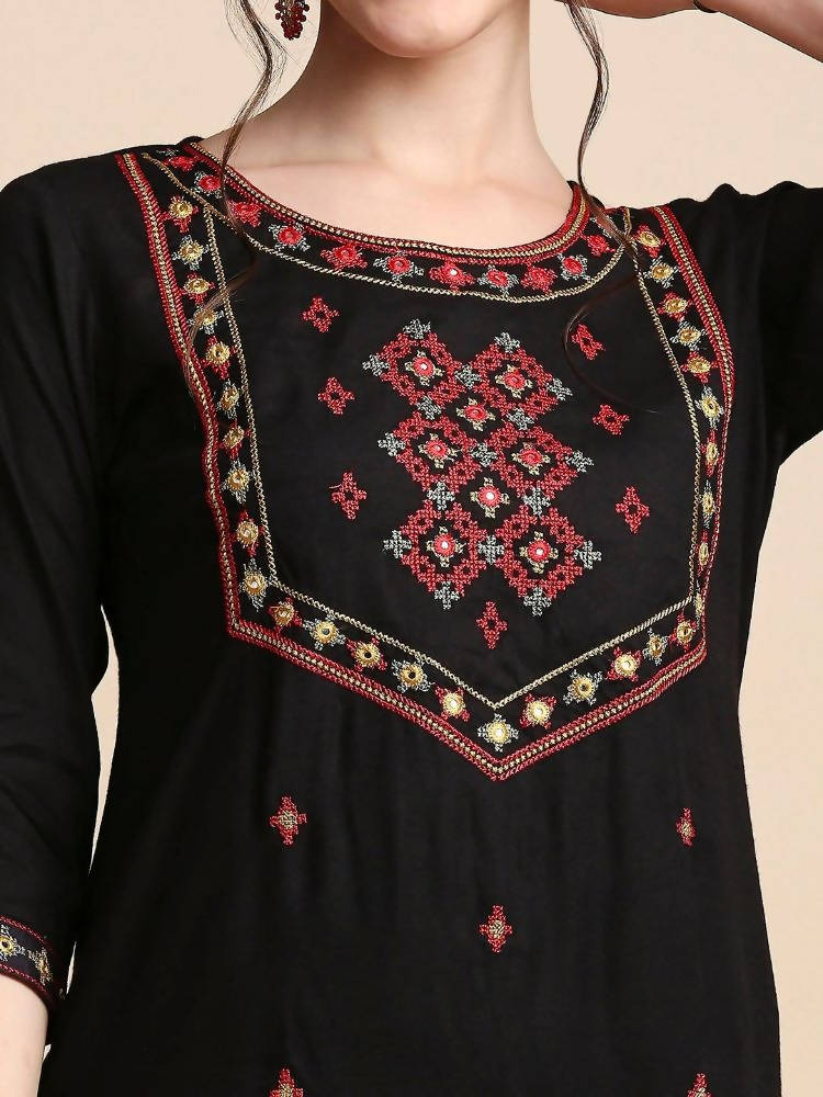 Anubhutee Black & Red Embroidered Kurta with Trousers - Distacart