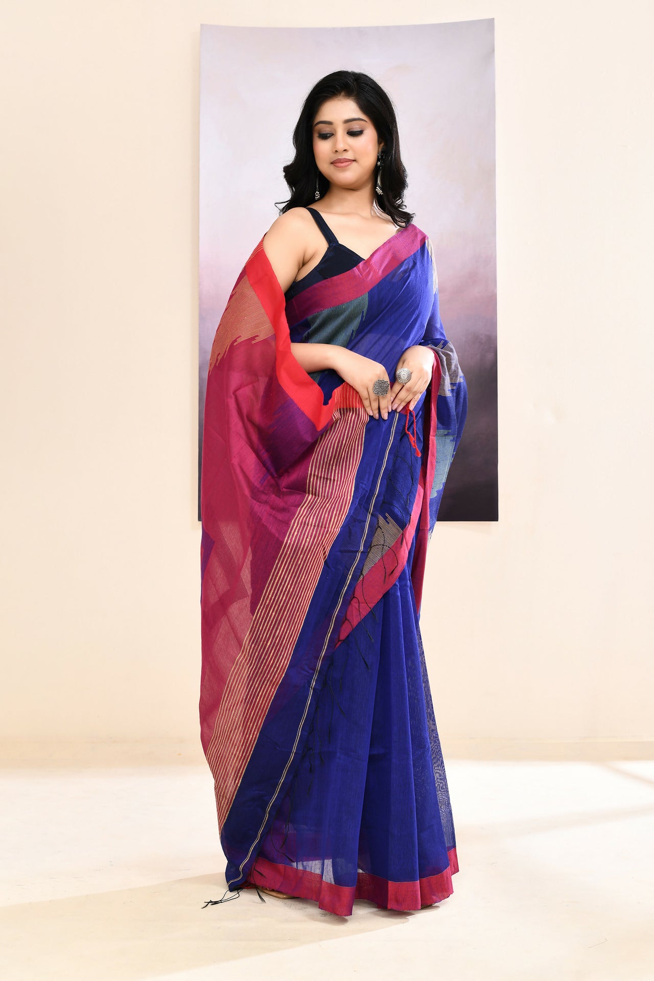 Piyari Fashion Women's Blue Temple Border Embellished Cotton Blend Jamdani Saree - Dista