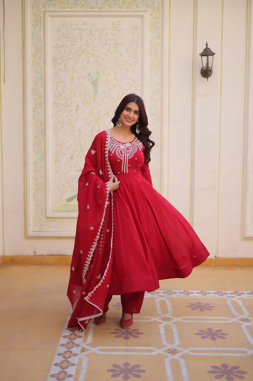 Teeya Creation Womens New Mul Chanderi With Beads Embroidery-Work Kurta Set - Dista