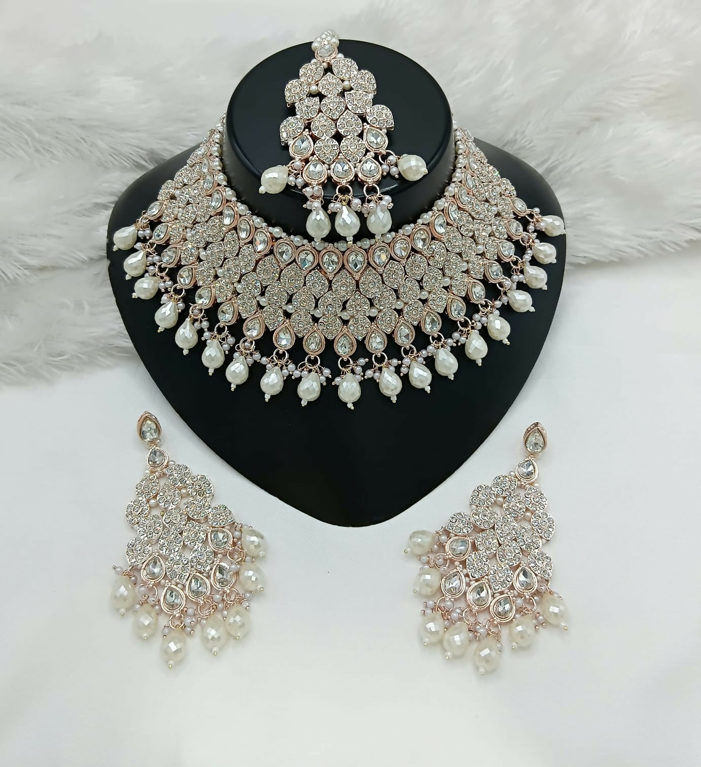 Joban Fashion Women Cream Stone Work Necklace Set