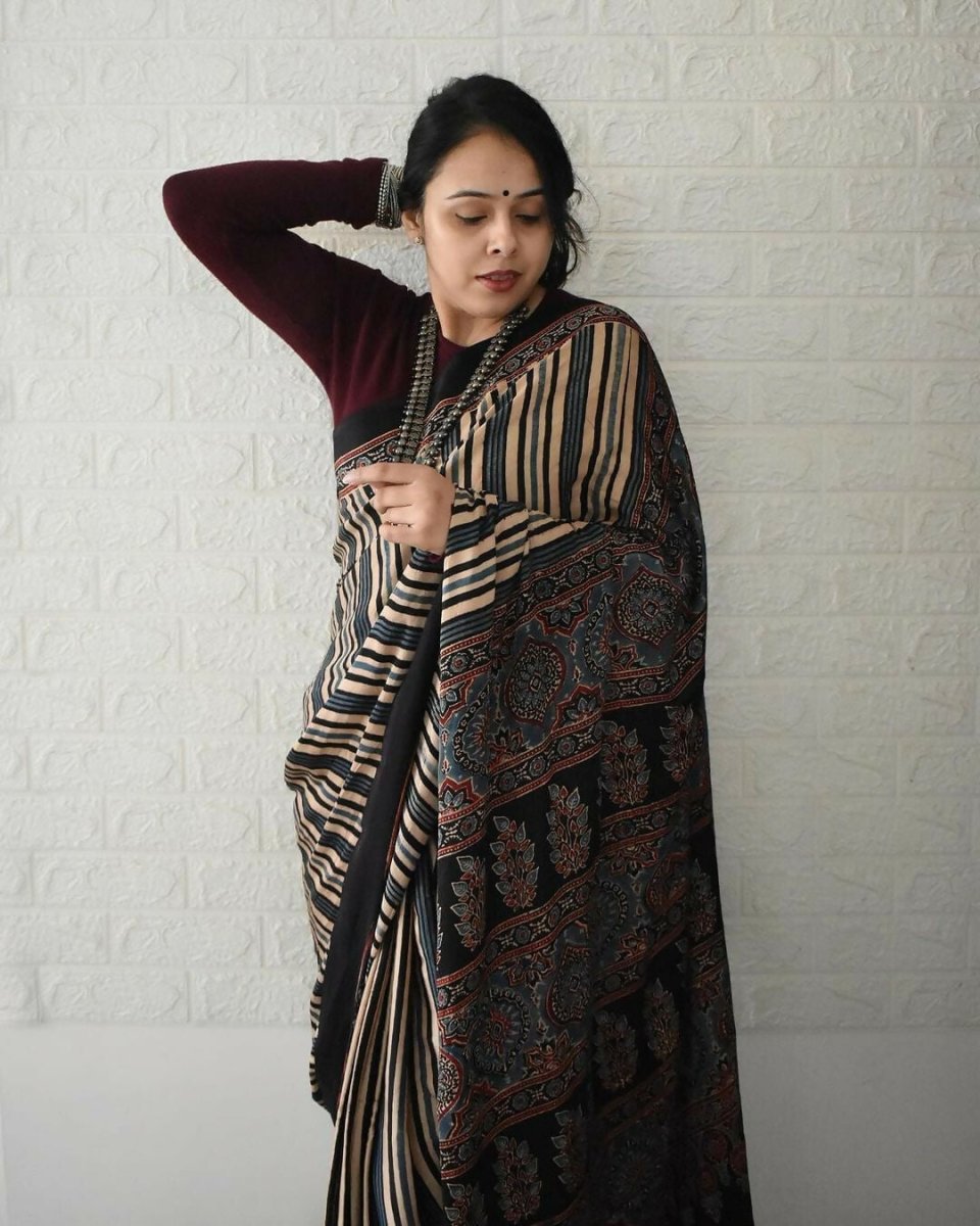 Arfa Fashion House Black Dual Tone Silk Digital Printed Saree - Distacart