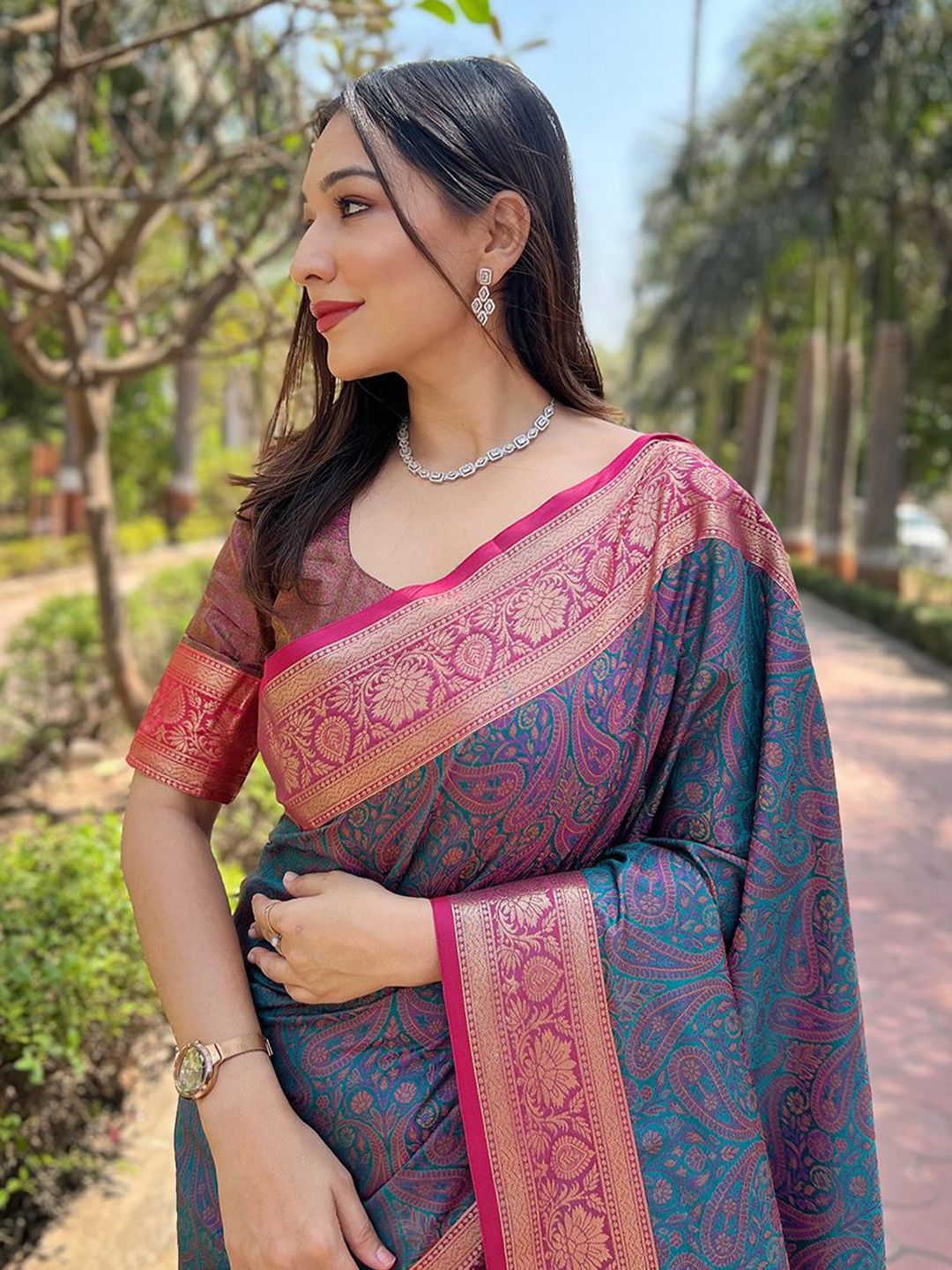 Mitera Ethnic Motifs Woven Design Zari Saree - Distacart