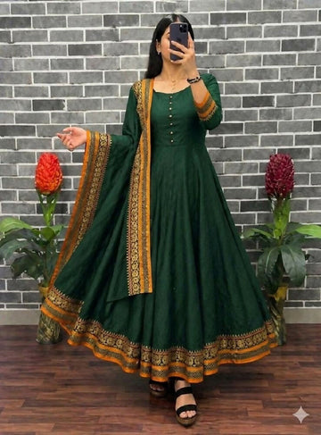 Teeya Creation New Trendy Stylish Green Solid Anarkali Kurta with Traditional Golden Border Dupatta Set - Dista