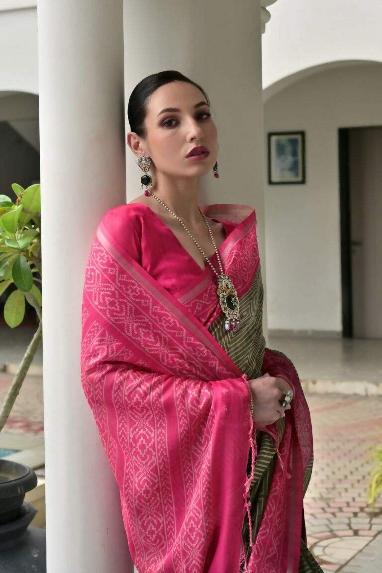 Vishnu Weaves Women's Pink Soft Tussar Silk Printed Saree with Blouse