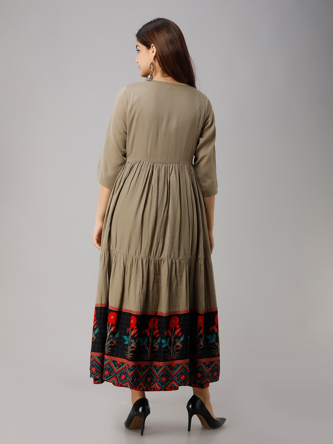 Kalini Women Gunmetal-Toned Floral Thread Work Kurta - Distacart