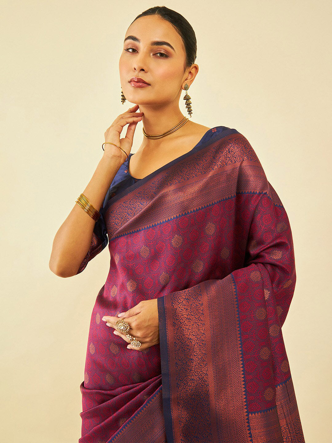 Soch Magenta & Gold-Toned Floral Woven Design Zari Silk Blend Saree - Distacart