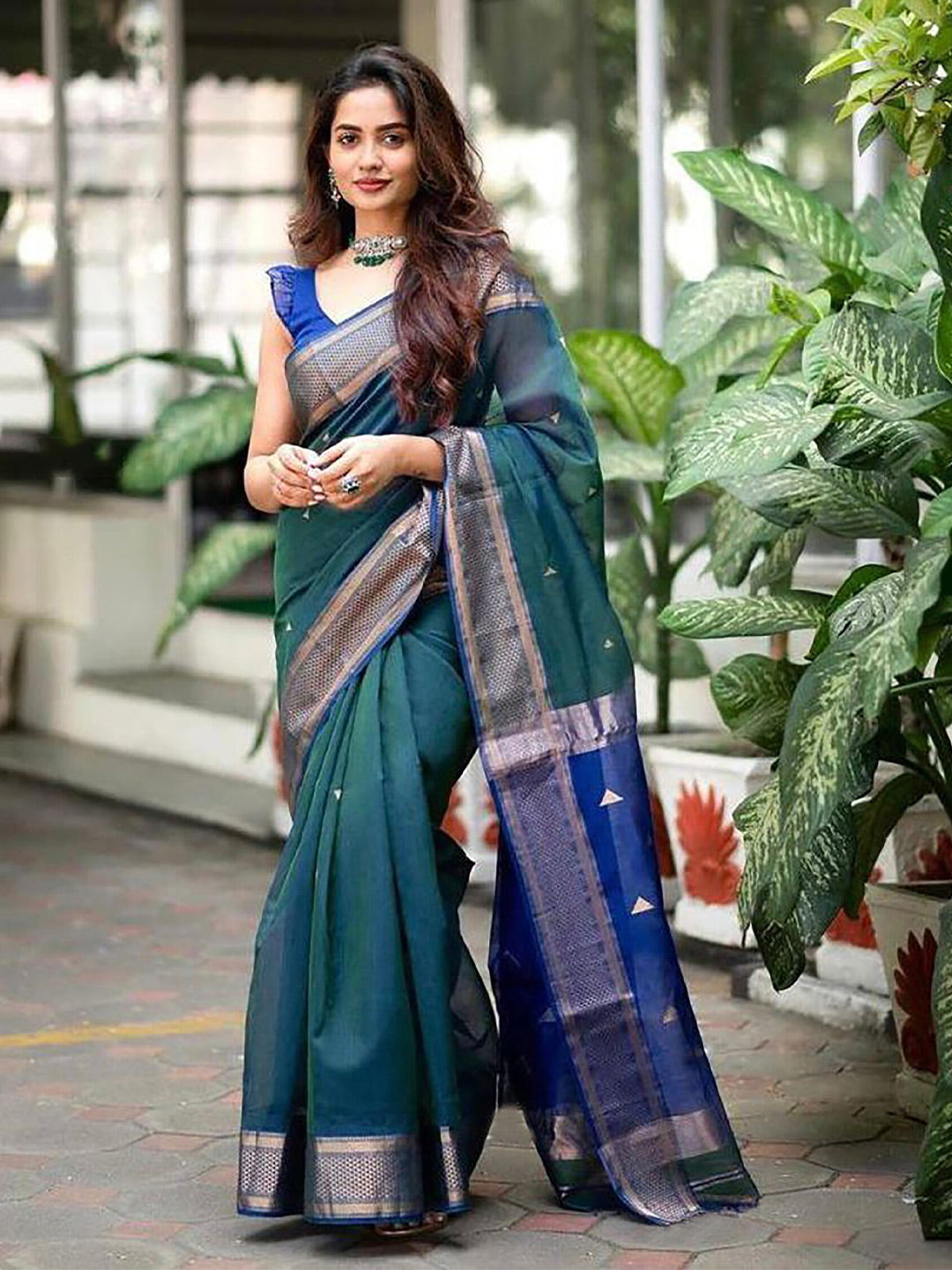 Kalini Geometric Woven Design Zari Banarasi Saree - Distacart