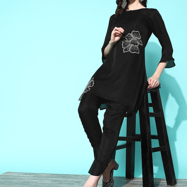 Sangria Women Butta Patch Work Kurta with Pant Set - Distacart