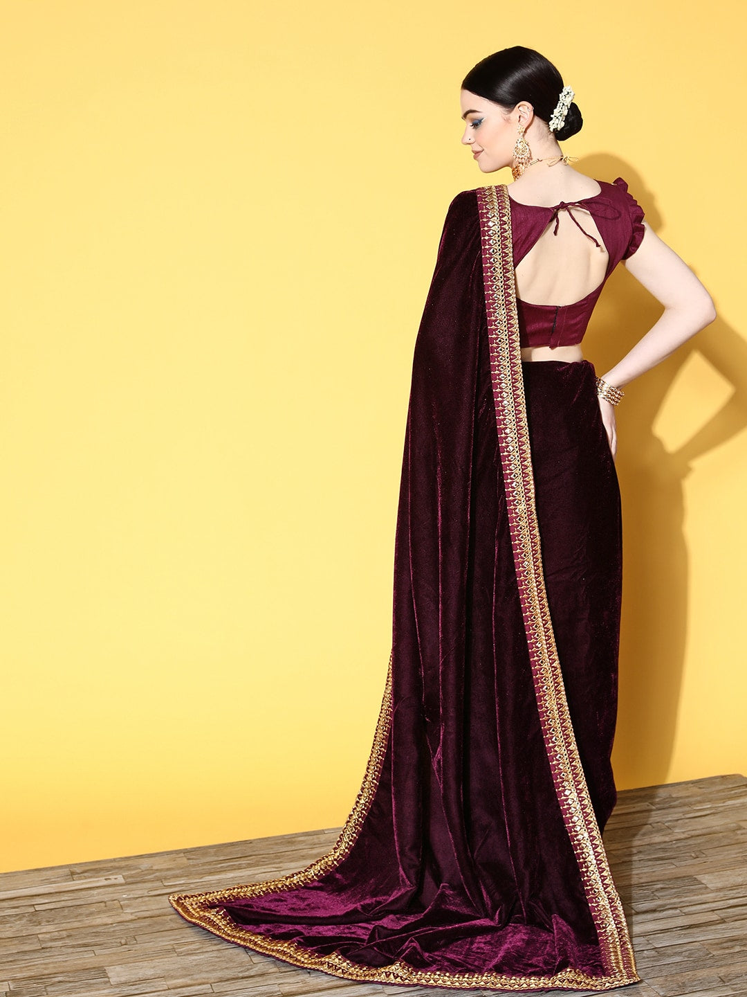 Mitera Solid Saree with Embroidered border - Distacart