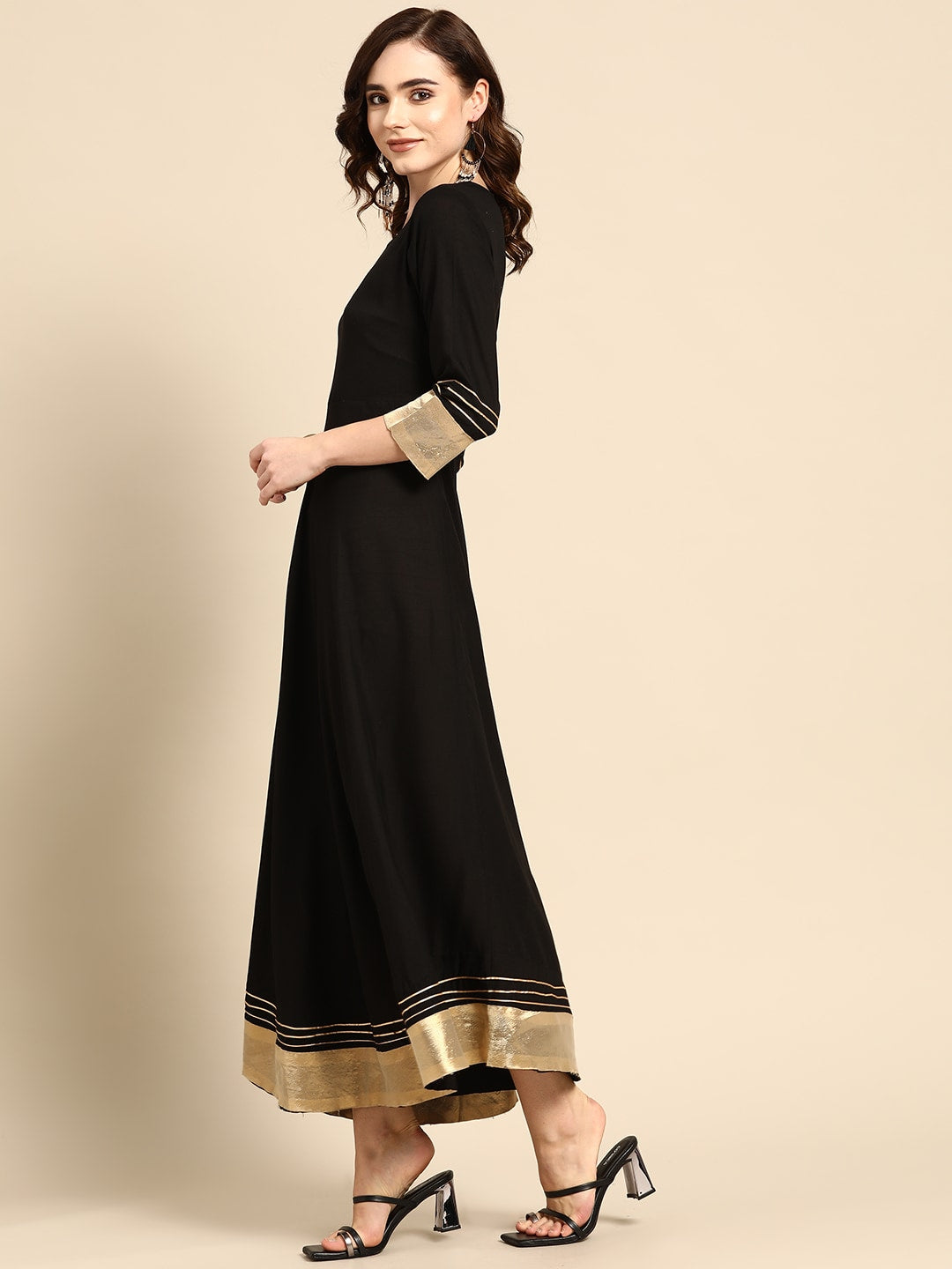 Sangria Women Black & Gold-Toned Gotta Patti Kurta - Distacart