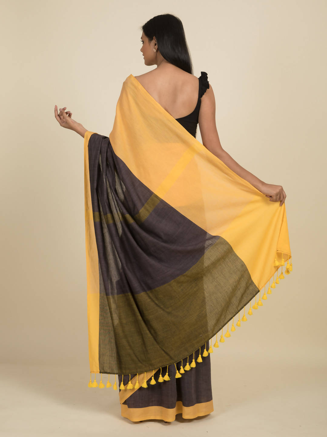 Suta Grey Yellow Colourblocked Pure Cotton Saree - Distacart