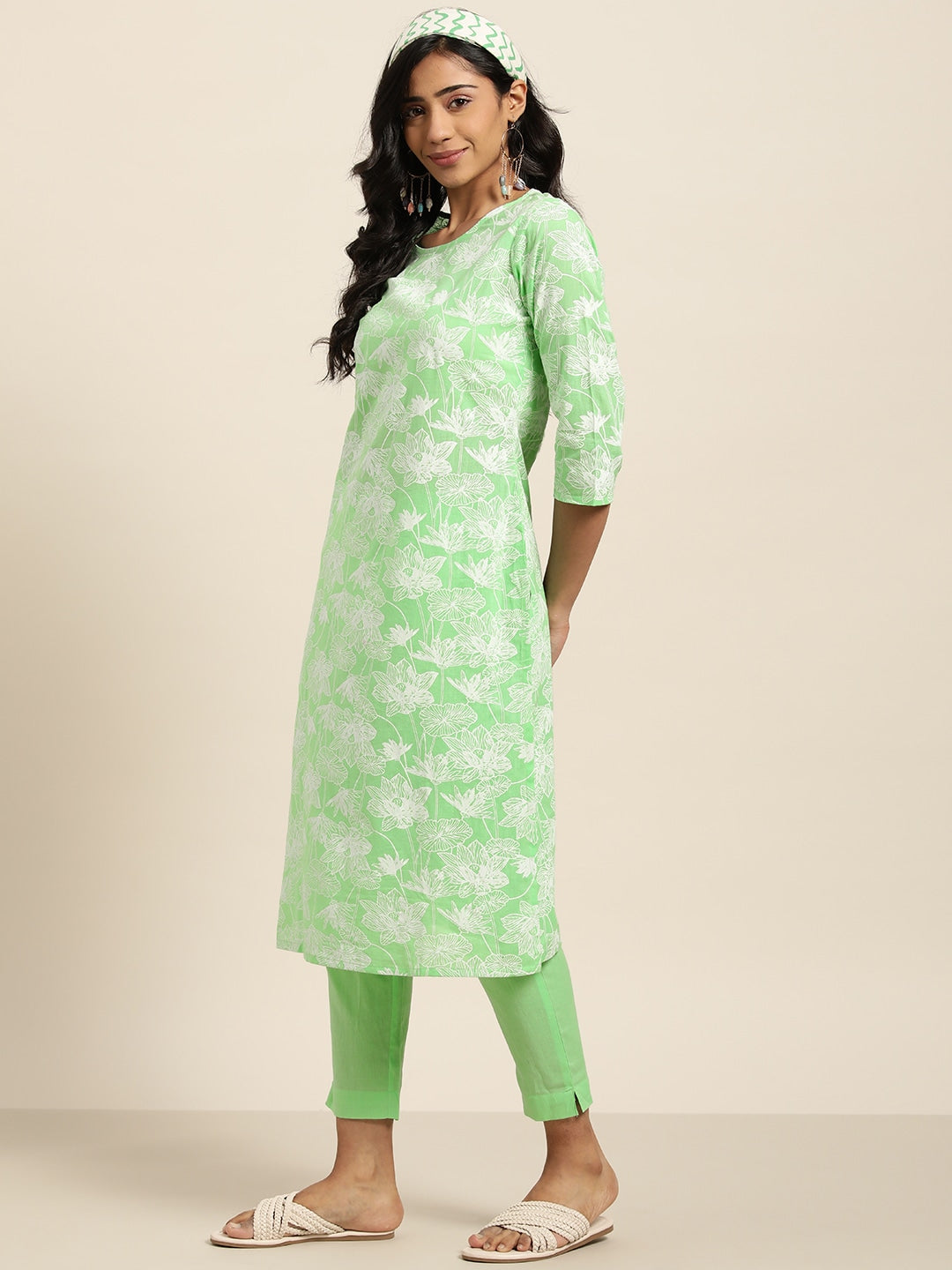 Sangria Women Green Floral Printed Pure Cotton Kurta with Trousers - Distacart