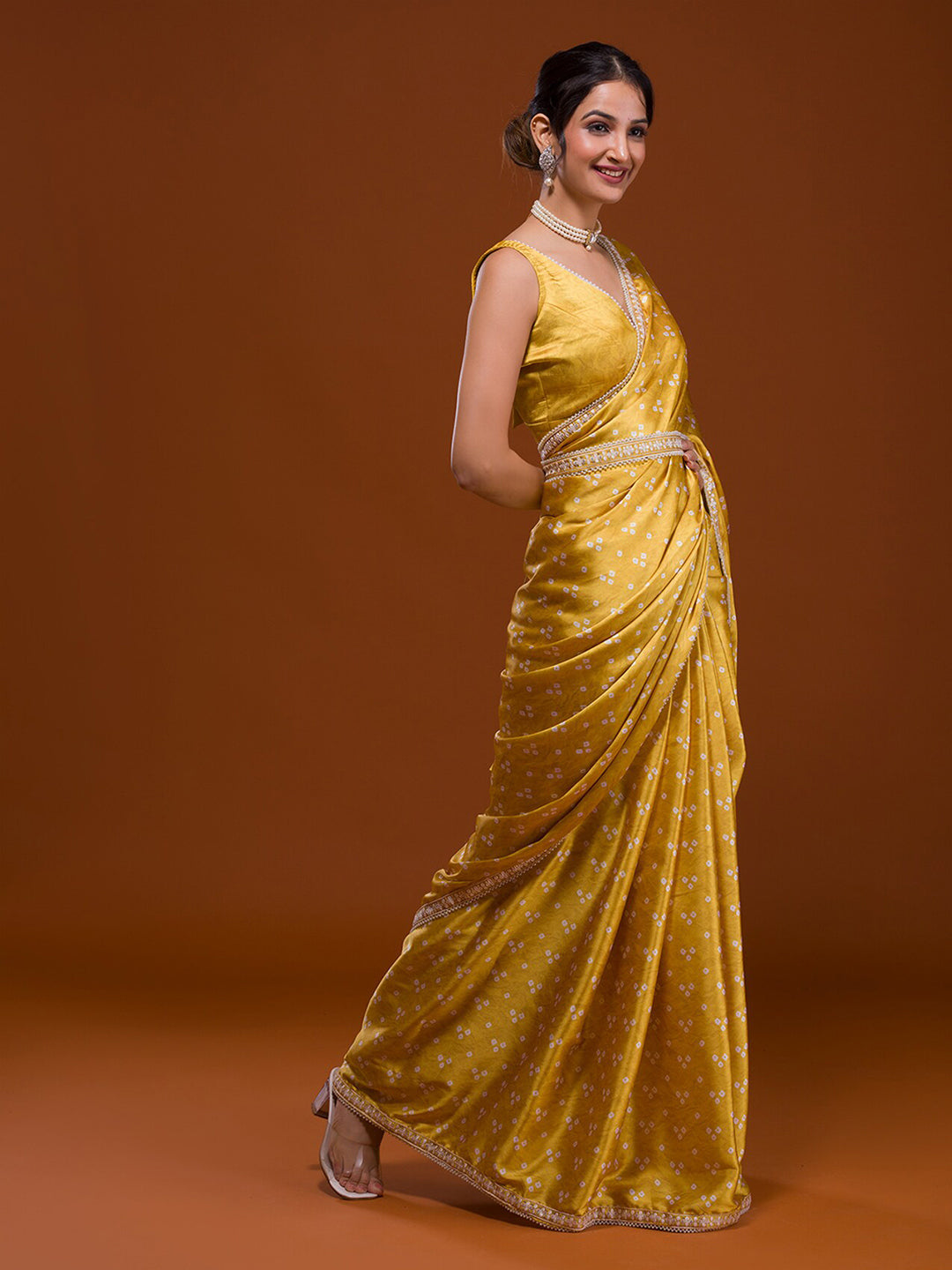 Koskii Yellow & White Bandhani Embroidered Bandhani Saree - Distacart