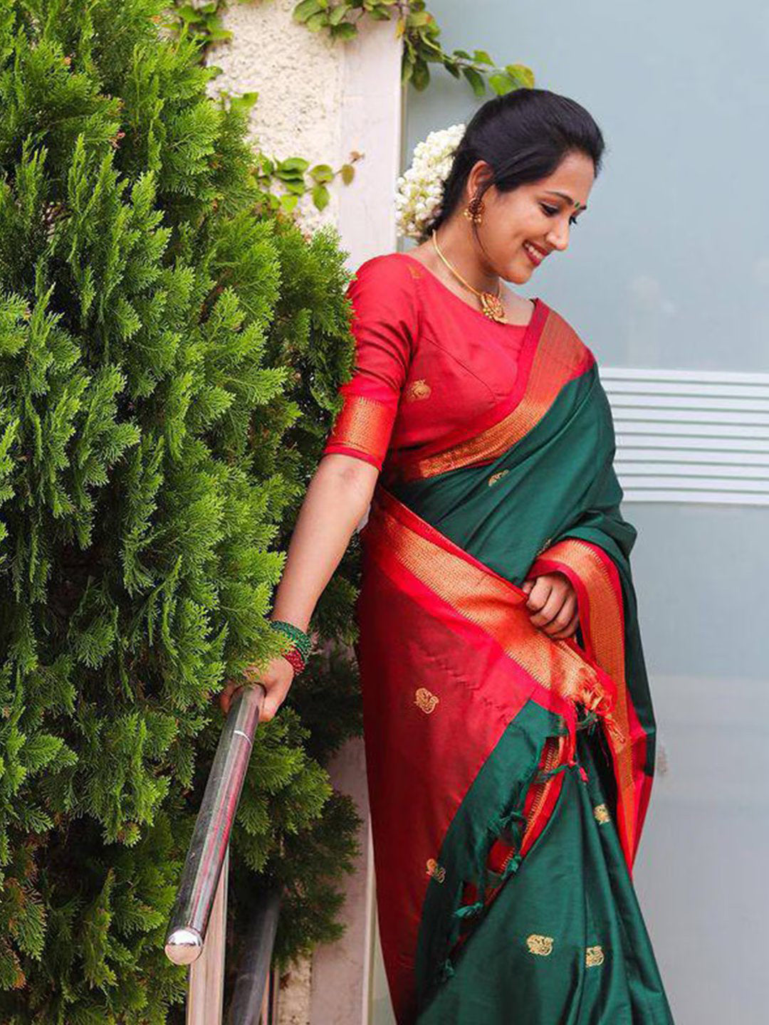 Kalini Ethnic Motif Woven Design Zari Banarasi Saree - Distacart