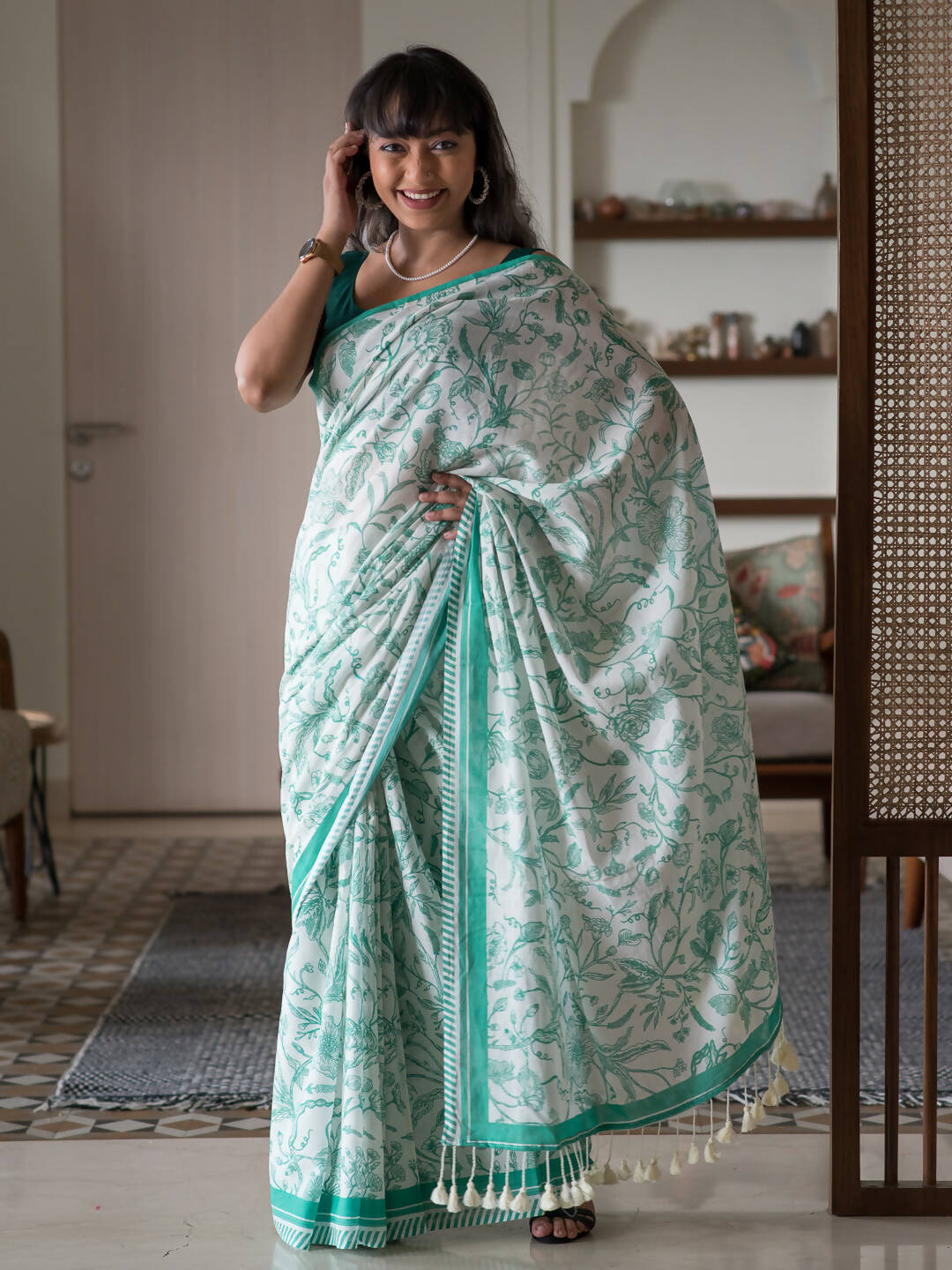 Suta White Floral Pure Cotton Saree - Distacart