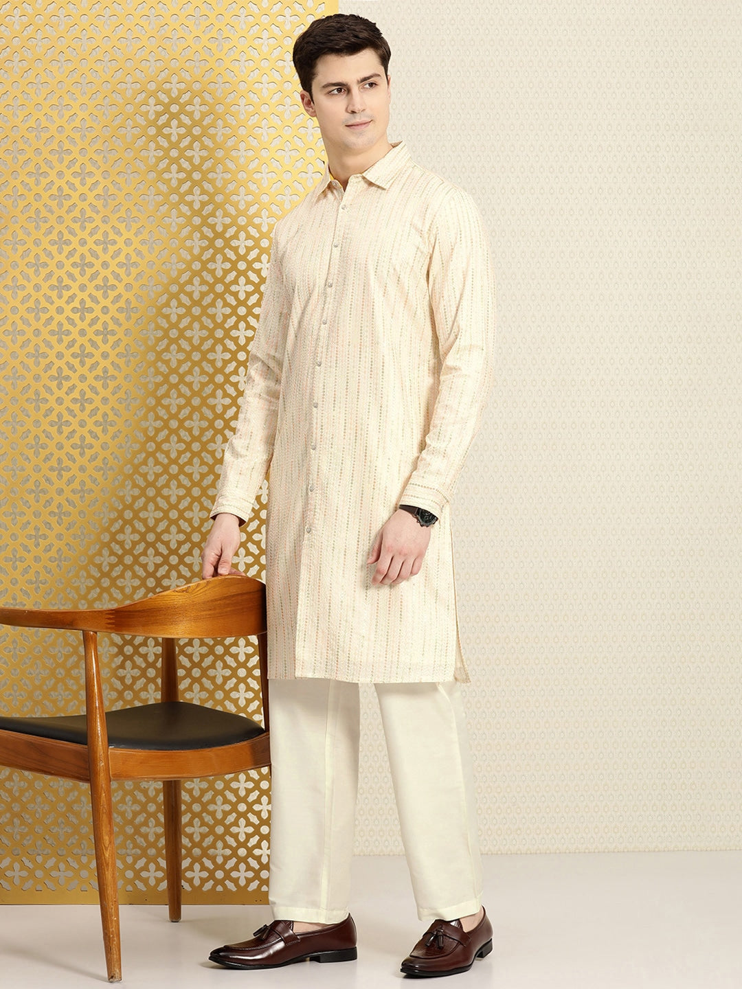 House of Pataudi Men Jashn Embroidered Sequinned Pure Cotton Kurta with Trousers - Distacart