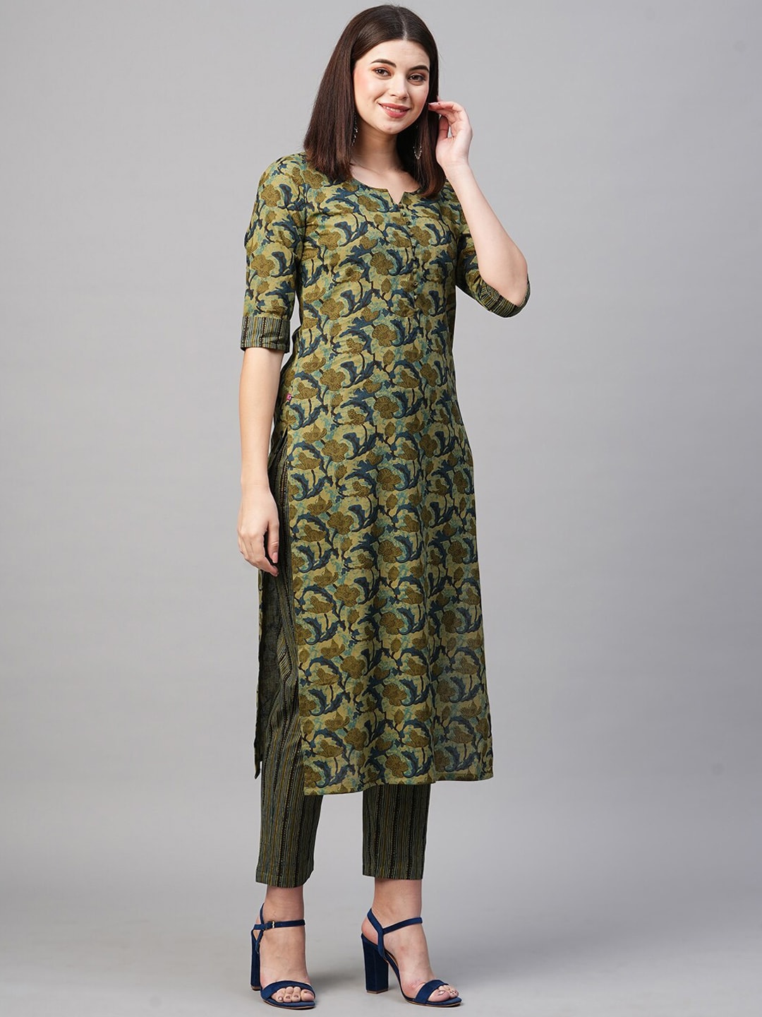 Kalini Paisley Printed Notched Neck Kurta With Trousers - Distacart