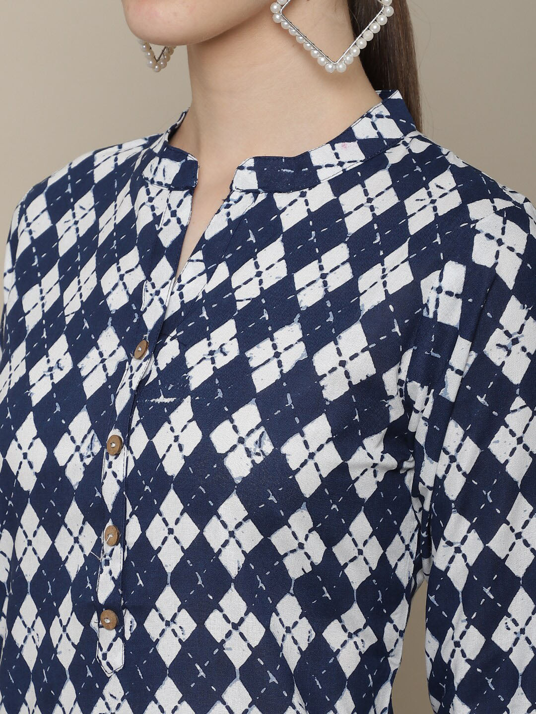 Sangria Women Navy Blue & White Geometric Printed Kurta - Distacart
