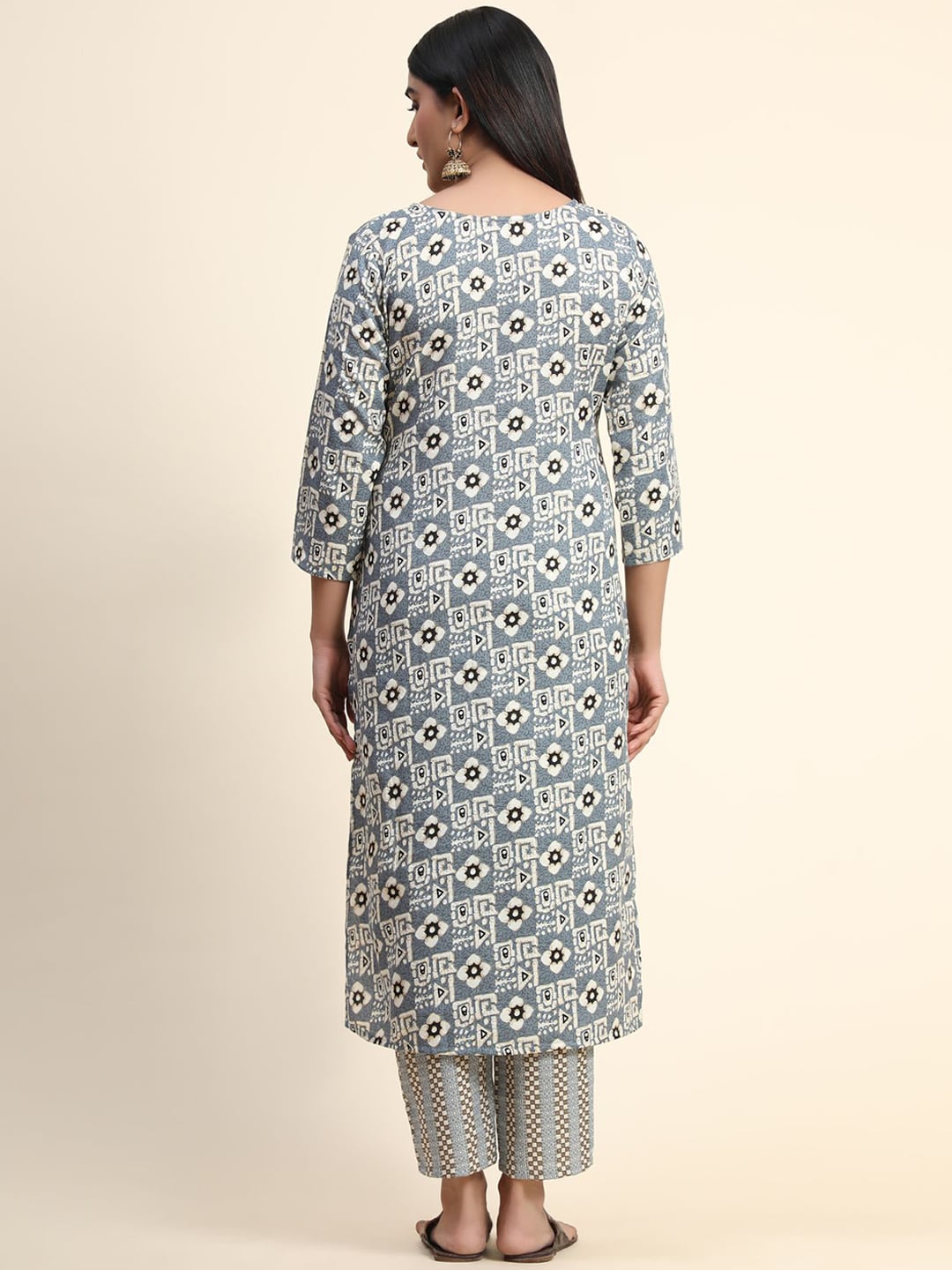 Kalini Floral Printed Round Neck Kurta with Trousers - Distacart