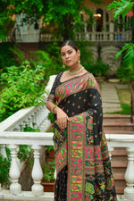 Thumbnail for Vishnu Weaves Women's Black Banarasi Silk Kashmiri Woven Saree with Blouse - Distacart