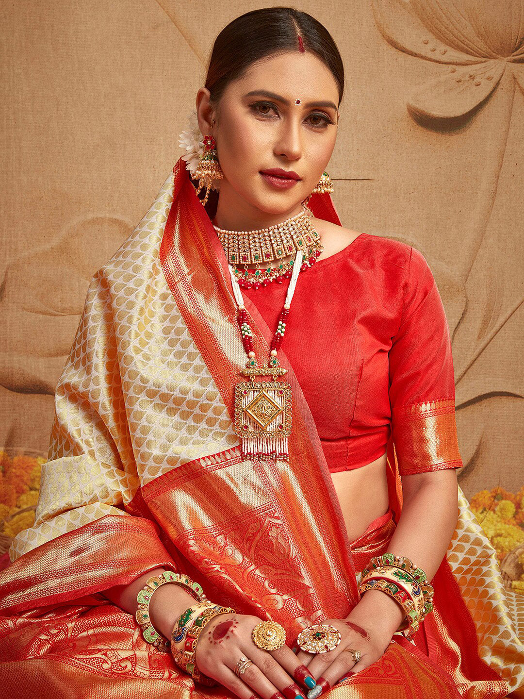 Mitera Off White & Red Ethnic Motifs Zari Silk Blend Kanjeevaram Saree - Distacart