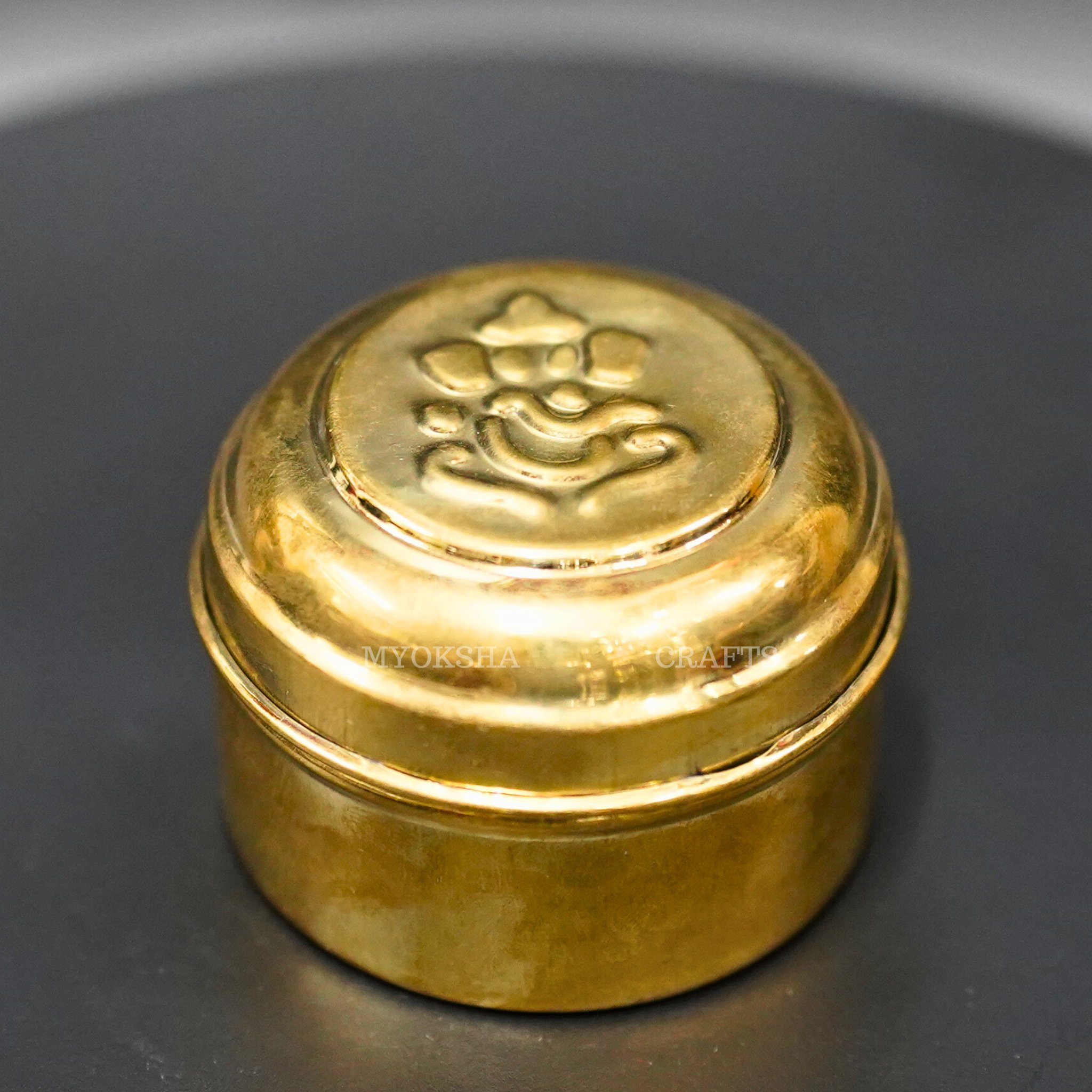 Brass Sampusta: Exquisite Decorative Accent for Homes - 1