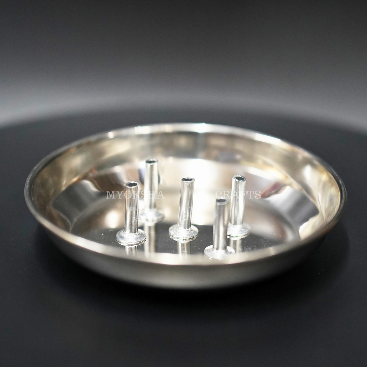 Stainless Steel Agardan Plate: Graceful Décor for Discerning Devotees - 1