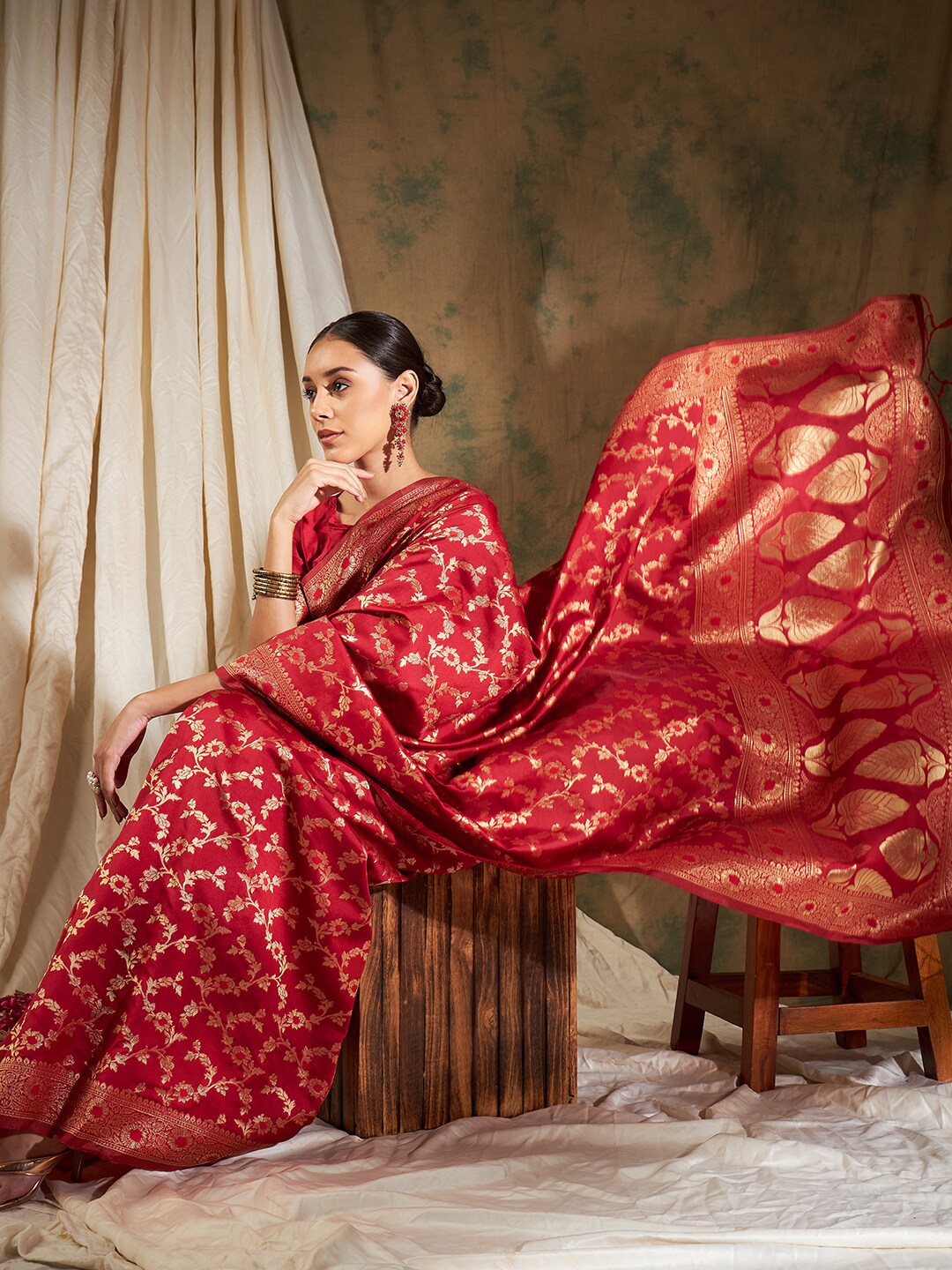 Sangria Red & Gold-Toned Floral Woven Design Zari Banarasi Saree - Distacart