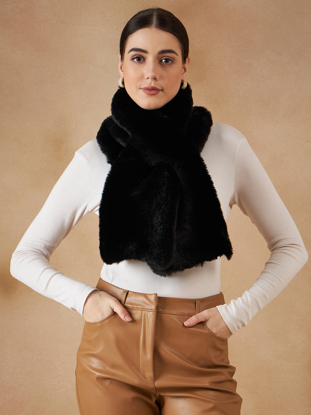 InWeave Women's Black Faux Fur Neck Warmer - Distacart
