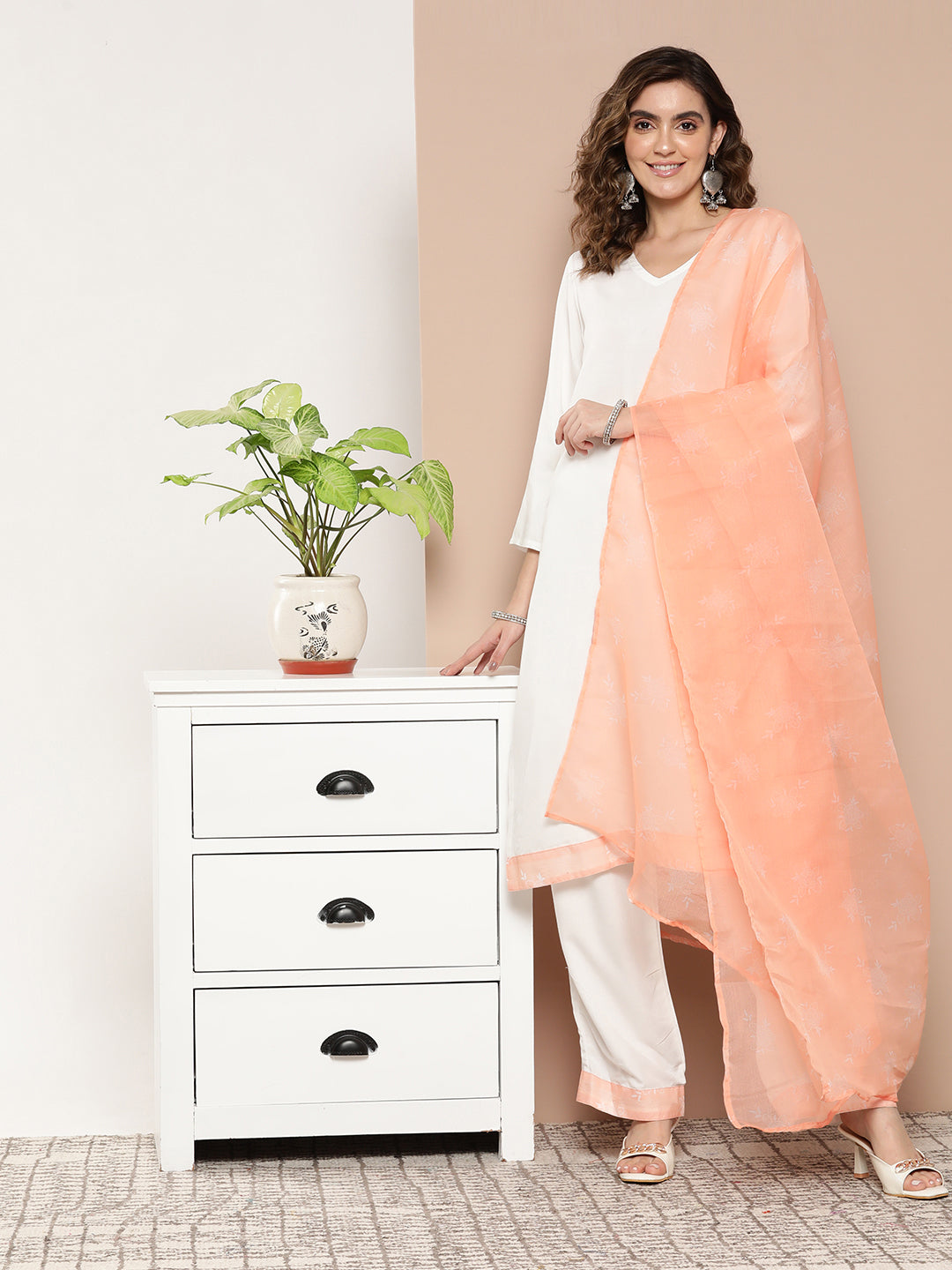InWeave Women's Cream Straight Kurta Set W Peach White Print Organza Dupatta - Distacart