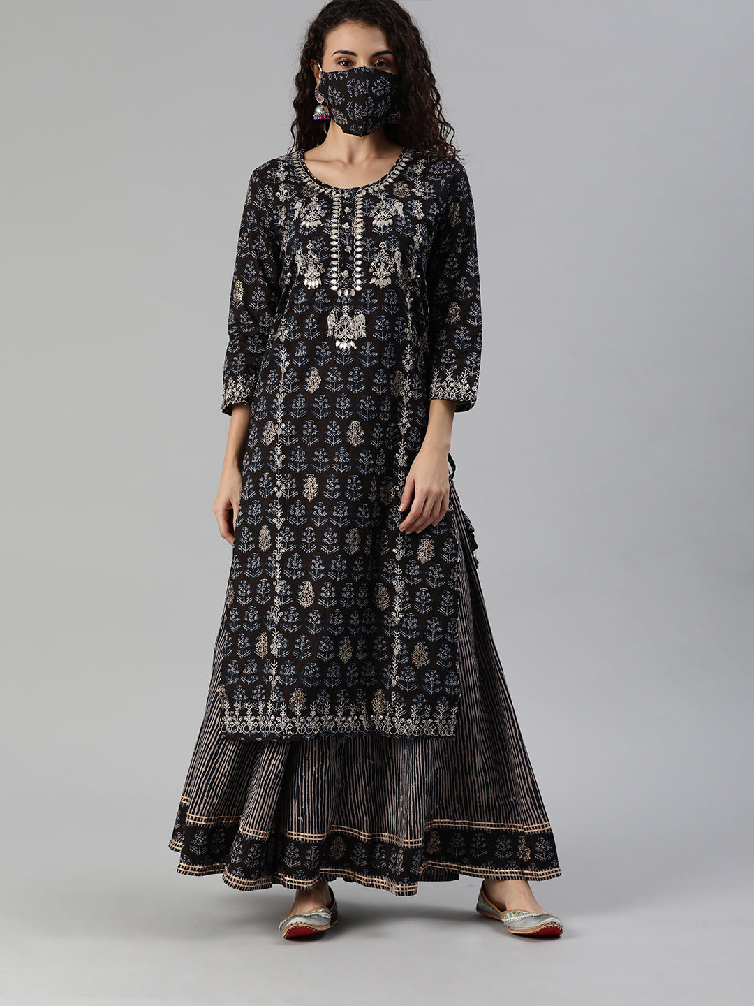 Ishin Women Black Beige Printed Sequinned Gotta Patti Kurta Set - Distacart