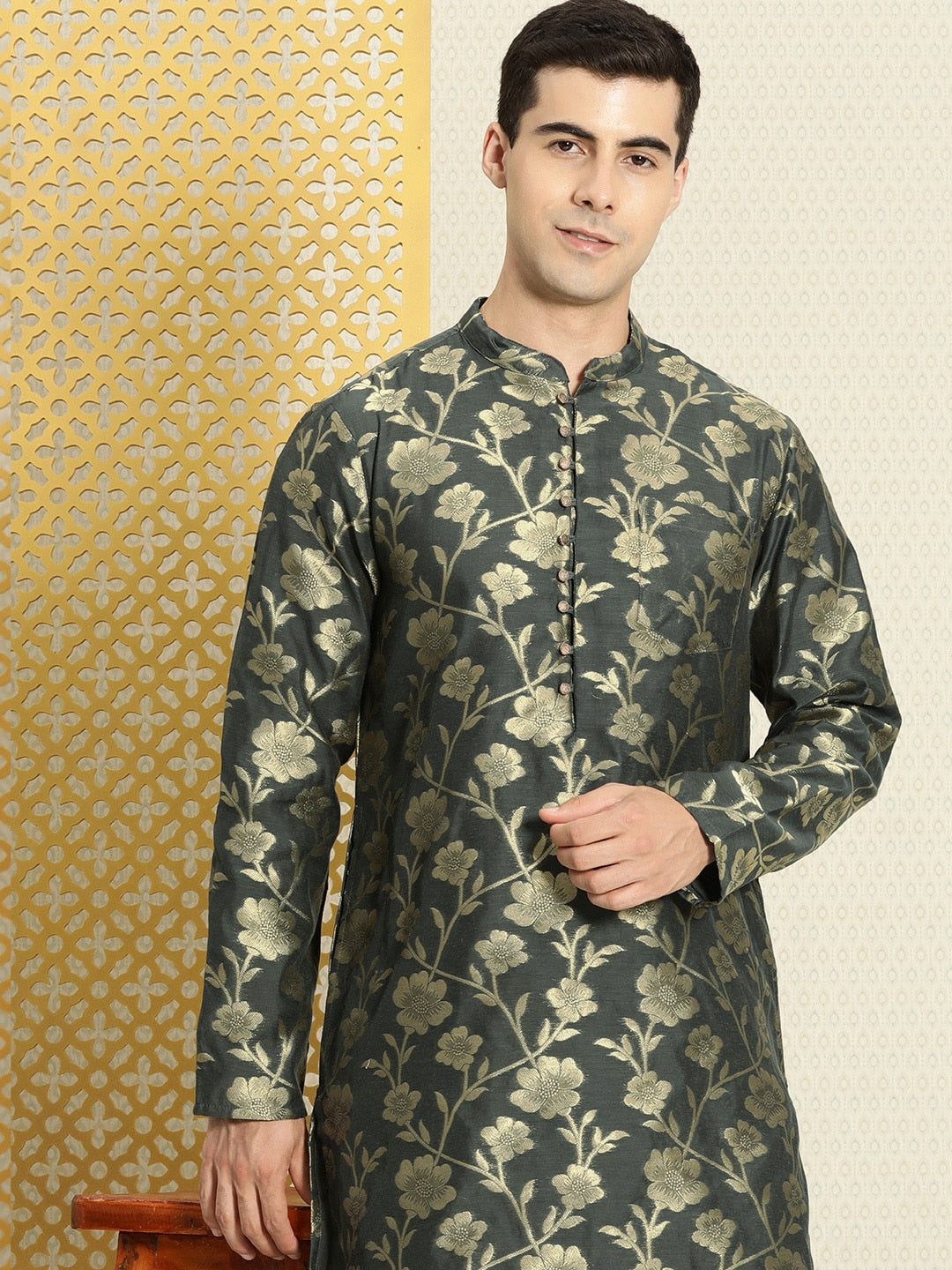 House of Pataudi Men Jashn Floral Zari Work Kurta with Churidar - Distacart