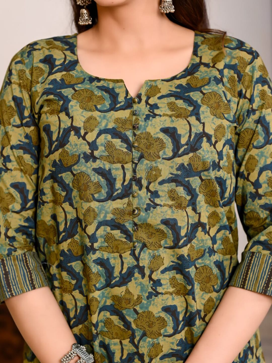 Kalini Floral Printed Regular Kurta with Trousers - Distacart