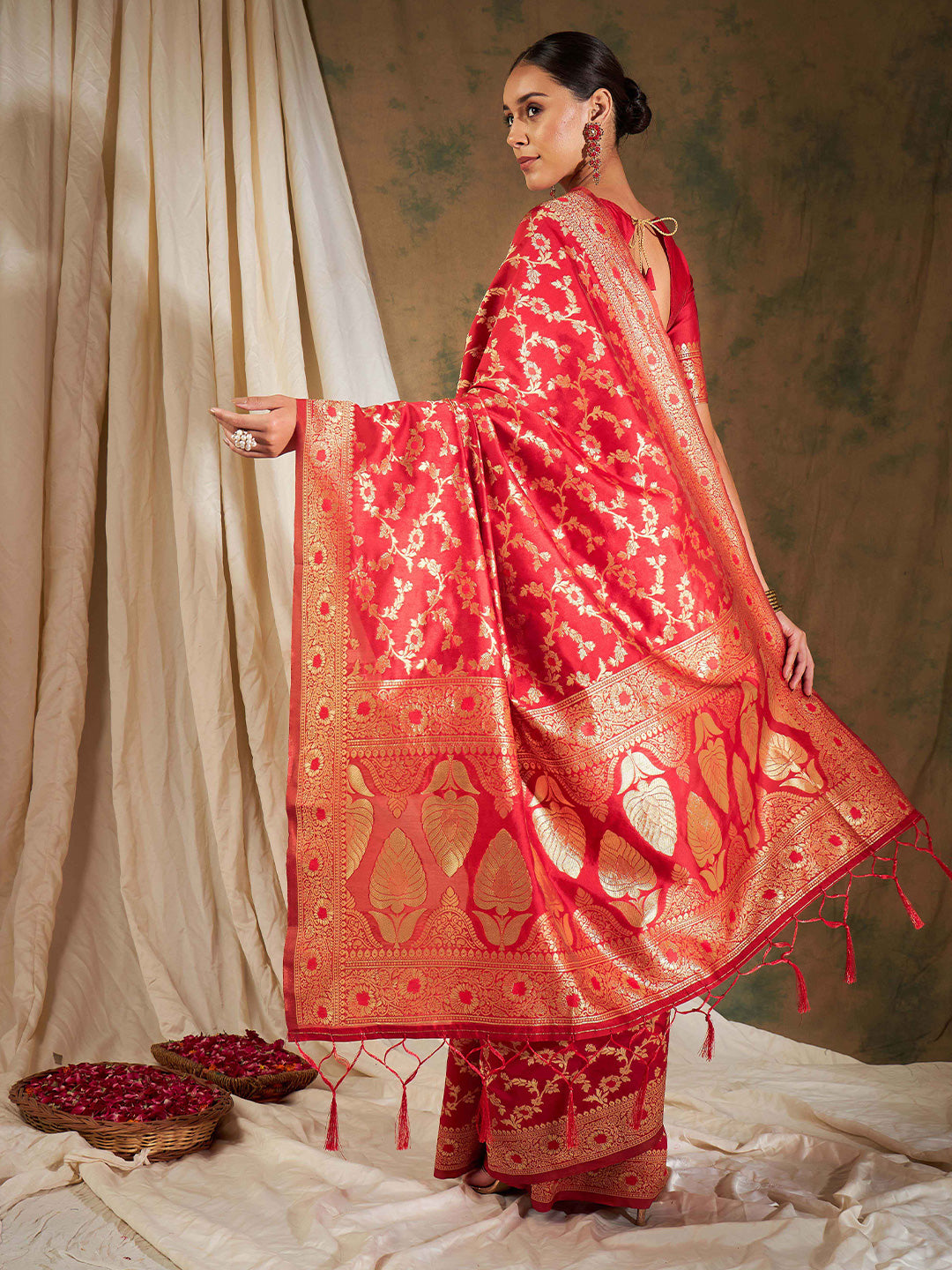 Sangria Red Floral Woven Design Zari Kanjeevaram Saree - Distacart
