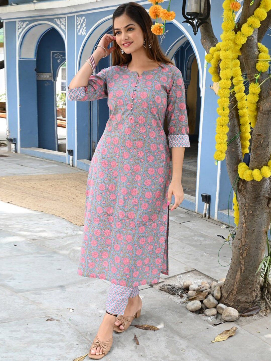 Kalini Kalini Women Floral Printed Kurta with Trousers - Distacart