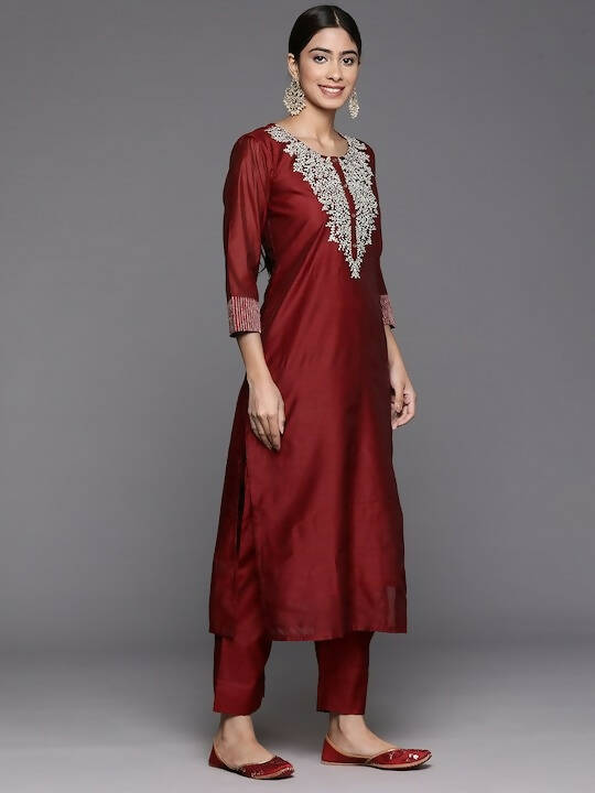 Varanga Floral Embroidered Regular Chanderi Silk Zari Kurta with Trousers & Dupatta - Distacart