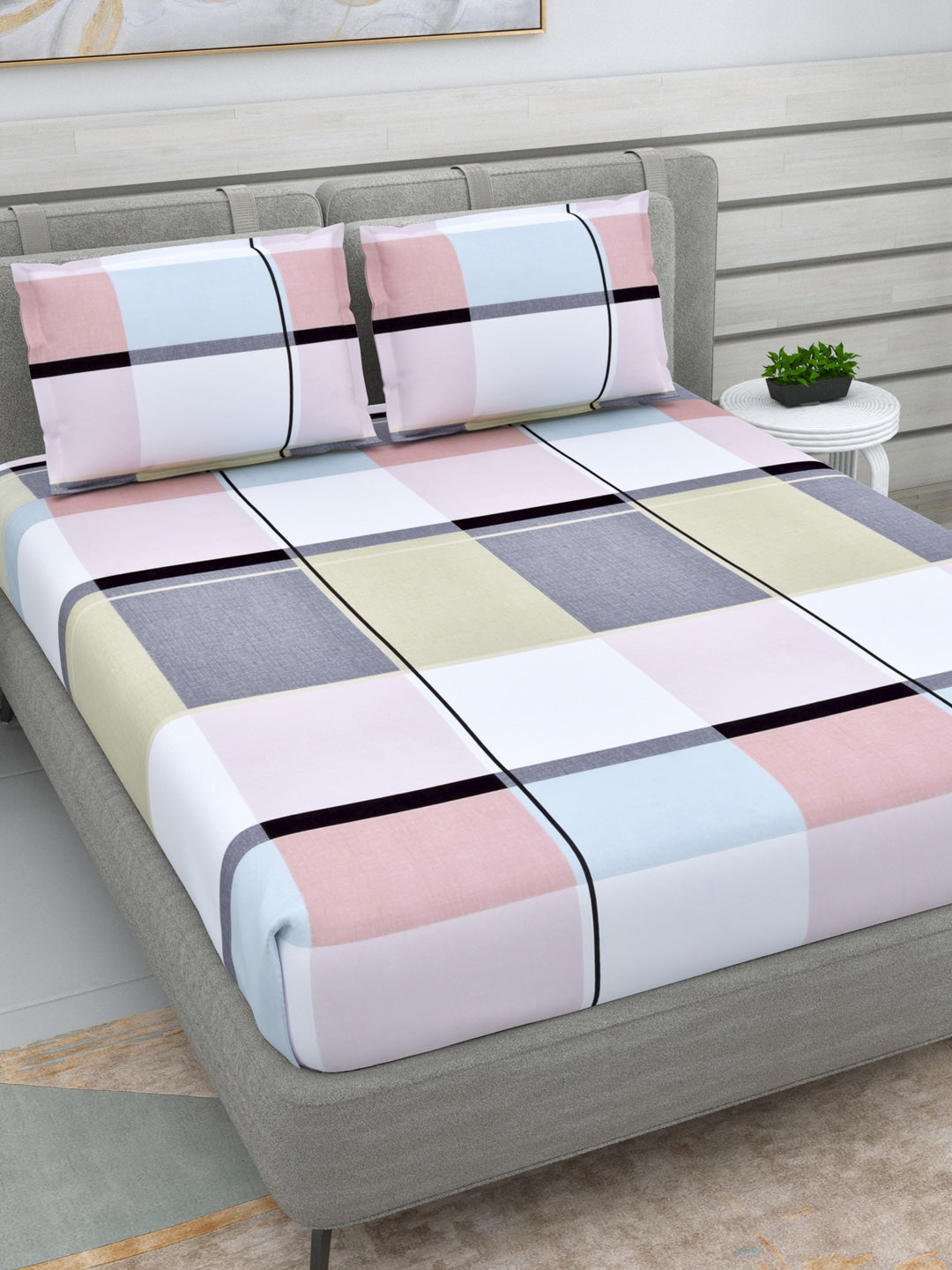 DREAM WEAVERZ Pink & Grey Geometric Glazed Cotton 220 TC King Bedsheet with 2 Pillow Covers - Distacart